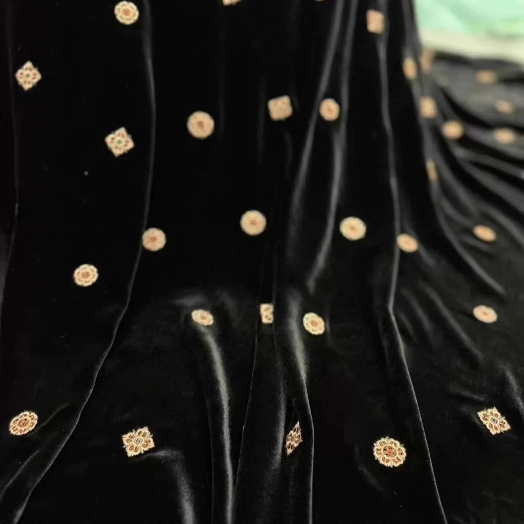 135 センチメートル幅ブラックグリーン刺繍シルクベロア生地 - Sewing Embroidery Fabric のレビューと価格